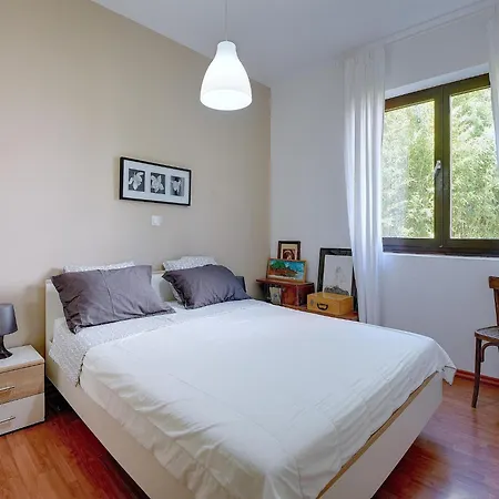 Daire Comfortable With Private Terrace