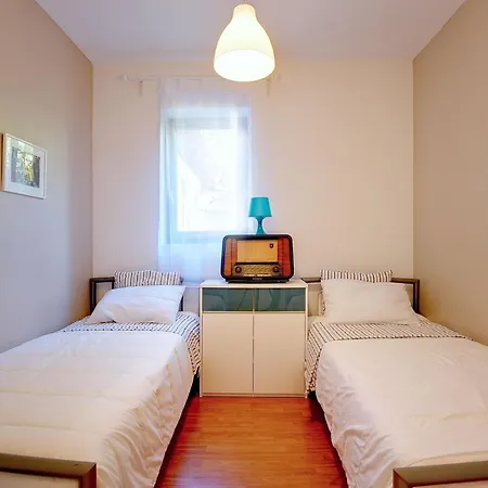 Comfortable With Private Terrace Apartment *
