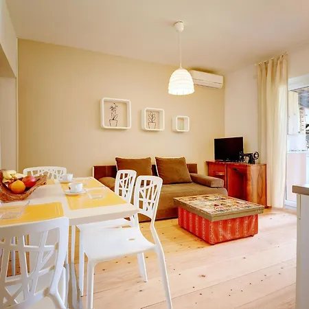 Comfortable With Private Terrace Apartment